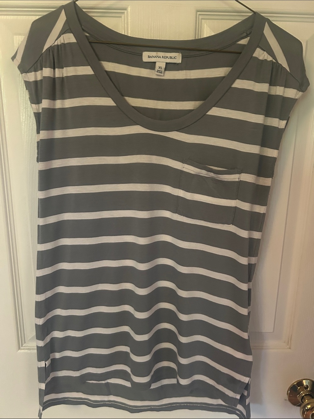 Banana Republic Gray & White Striped Scoop Neck Tee